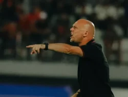 “Pelatih Bali United: Atmosfer Sepakbola Indonesia Mempertontonkan Kebanggaan Nasional”
