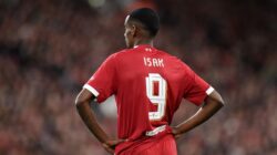 Isak Masih Sulit Bikin Gol, eh Kena Cedera: Performa yang Menyebalkan Fans!