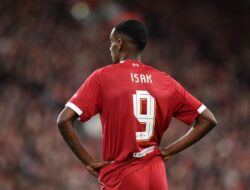 Isak Masih Sulit Bikin Gol, eh Kena Cedera: Performa yang Menyebalkan Fans!