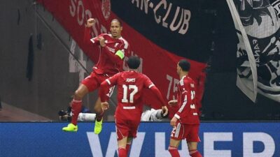 **Efek Kilat ‘Rapat’ Dadakan Van Dijk: Liverpool Bangkit melawan Frankfurt**