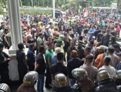 Demo Sopir Angkot di Bogor Bikin Penumpang Terkatung-katung – Update 1