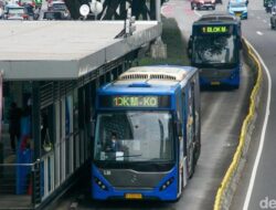 Truk Gangguan di Halte Jembatan Tiga, Transj Koridor 9 Dialihkan