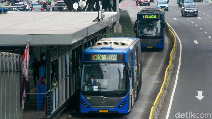 Truk Gangguan di Halte Jembatan Tiga, Transj Koridor 9 Dialihkan