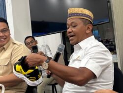 Pamer Sepatu ‘ESDM’ Rp 250 Ribu, Bahlil Tunjukkan Solidaritas Dengan UMKM!