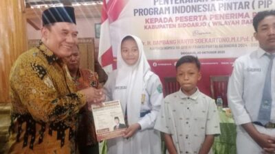 “Legislator Gerindra Berikan Harapan Baru, 100 Pelajar di Sidoarjo Terima Bantuan PIP”