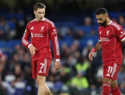 Michael Owen Mundur, Liverpool Tertinggal dalam Perburuan Gelar Juara