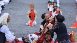 1.400 Penari Gandrung Sewu Dalam Prosesi Sakral yang Mengharu-Bahkan Diaspora RI di AS