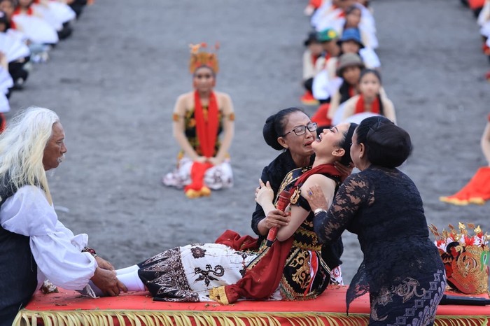 1.400 Penari Gandrung Sewu Dalam Prosesi Sakral yang Mengharu-Bahkan Diaspora RI di AS