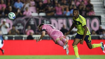 Messi ‘Terbang’ dengan Sepatu Emas, Menyapu Takhta Bola Dunia