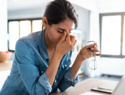 **Pahami Tanda-Tanda Stres pada Tubuh, Bukan Hanya Jerawat**