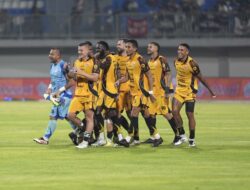 **Persija Menembus Papan Atas, PR Tetap Berlanjut**