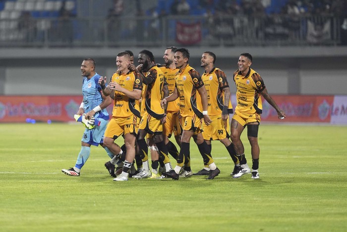 **Persija Menembus Papan Atas, PR Tetap Berlanjut**