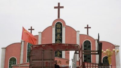 Puluhan Pendeta Ditahan, Gereja Tanpa Izin Terancam Hancur di China