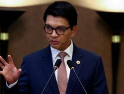 Madagaskar Cabut Kewarganegaraan Presiden Rajoelina, Sebuah Pemboikotan atas Makzulkan yang Memprihatinkan
