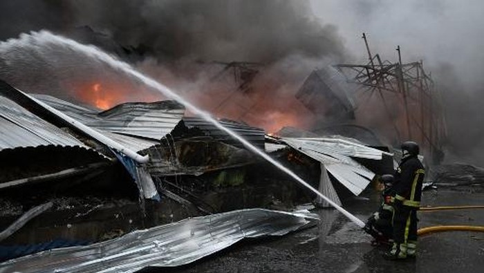 **Rusia Launch Drone dan Rudal ke Ukraina, 4 Tewas dan 20 Terluka di Kyiv**