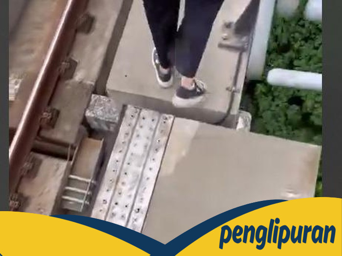 Mengguncang Jiwa! Cerita Penumpang Gemetar Jalan Kaki di Lintasan Gegara LRT Jabodebek Gangguan