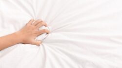 “Paksu Merapat! 5 Cara Ampuh Bikin Istri Orgasme Berkali-kali saat Bercinta”