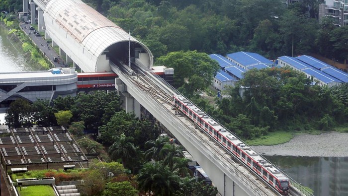 Ketika Gangguan LRT Jabodebek Membuat Penumpang Berjalan di Atas Ketinggian, Hingga Gemetaran