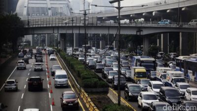 **Senin Pagi, Lalin Tol Arah Jakarta Membuat Wartawan Berdebar!**