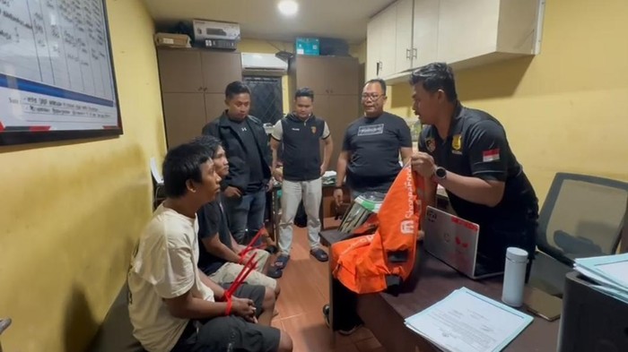 Polisi Tangkap Duo Maling Motor, Pura-pura Jadi Kurir di Jakbar!