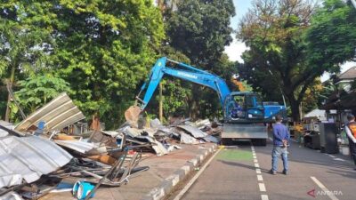 [Pasar Barito Dibongkar, Pedagang Pindah ke Sentra Fauna Lenteng Agung]