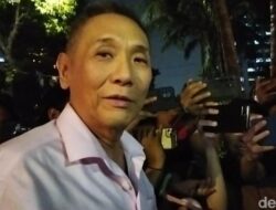 “Prabowo dan Bunga Ultah: Kisah dari Babah Alun yang Membangkitkan Pertanyaan tentang Kemanusiaan”