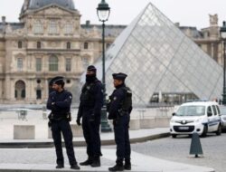**Dunia Hari Ini: Tersangka Pembobol Museum Louvre Ditangkap, Senilai $102 Juta!**