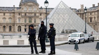 **Dunia Hari Ini: Tersangka Pembobol Museum Louvre Ditangkap, Senilai $102 Juta!**