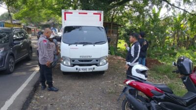 Sopir Mobil Curian Depok Kabur Naik Motor, Warga Shocked!