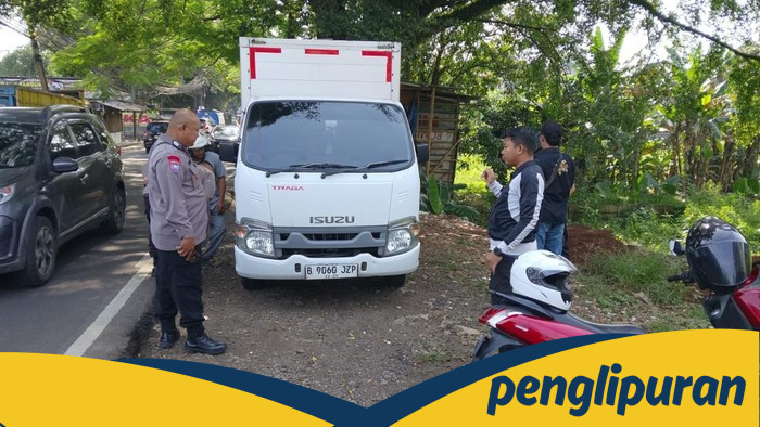 Sopir Mobil Curian Depok Kabur Naik Motor, Warga Shocked!