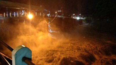 Siaga 3 Bendung Katulampa: Puncak Bogor Diliputi Hujan Deras!