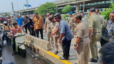 Jalan Tinggi di Penjaringan: Bahaya Mengintai, Warga Berteriak!