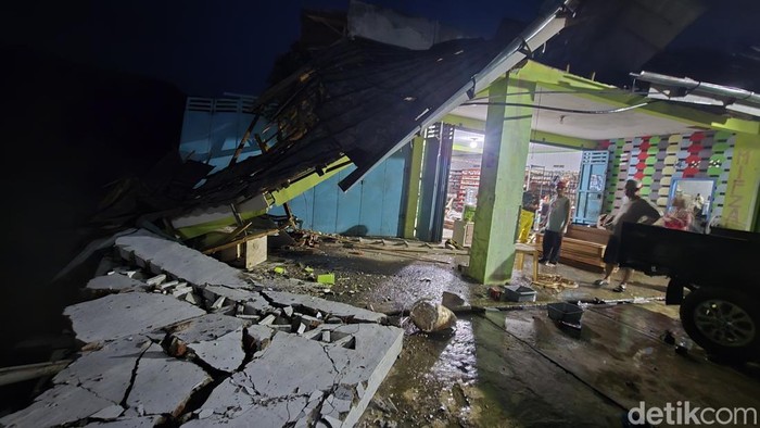 Banjir Bandang Landa Cisolok Sukabumi, Ribuan Warga Terdampak Dalam Kebakaran Emosi