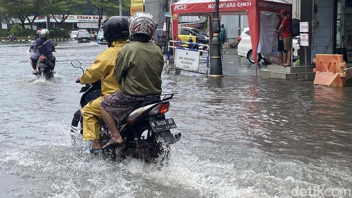 Banjir Melanda Kawasan Kota Lama Semarang, Terowongan USM Jadi Titik Terparah!