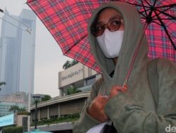 Air Hujan di Jakarta Terkontaminasi Mikroplastik, Menkes Instruksikan Pakai Masker