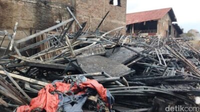 Detik-detik Kebakaran Guncang Gudang Dekorasi Pesta di Jaktim: Tragedi yang Tidak Terduga