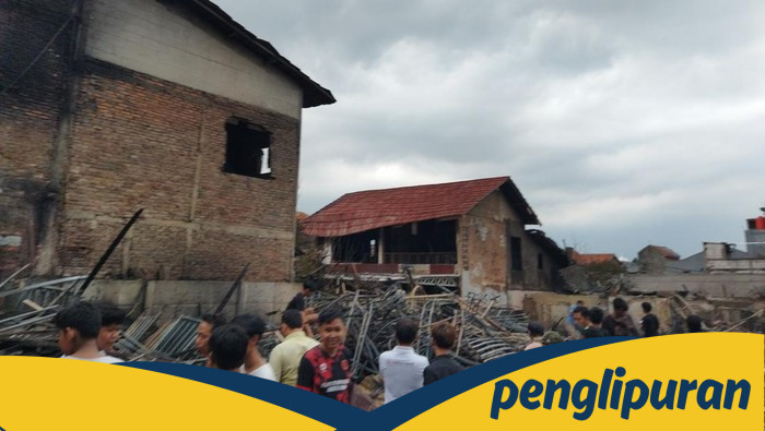**Kebakaran Gudang Dekorasi Pesta di Jaktim: Kerugian Rp 1,7 Miliar, 700 Meter Persegi Terbakar**