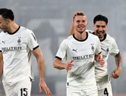 DFB-Pokal: Kevin Diks Menyelamatkan Gladbach dari Kebuntuan, Singkirkan Karlsruher dengan Genggam!