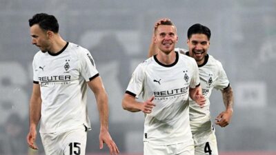 DFB-Pokal: Kevin Diks Menyelamatkan Gladbach dari Kebuntuan, Singkirkan Karlsruher dengan Genggam!