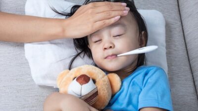 Mandikan Anak Saat Demam, Yuk! Ternyata Ada Manfaatnya, Tapi Catat Saran Dokter!