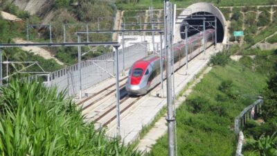 “Masih Gelap Perkara yang Diusut KPK Terkait Kereta Cepat: Apakah Ada Skenario Tersembunyi?”