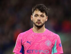 “Guardiola Masih Butuh Trafford: Apakah Pemain Muda Ini Akan Berkembang?”