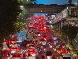 “Lalin Jalan Gatsu dan Sudirman: Malam Ini, Kembali ke Tren Macet yang Membuat Wartawan Geleng Kepala”
