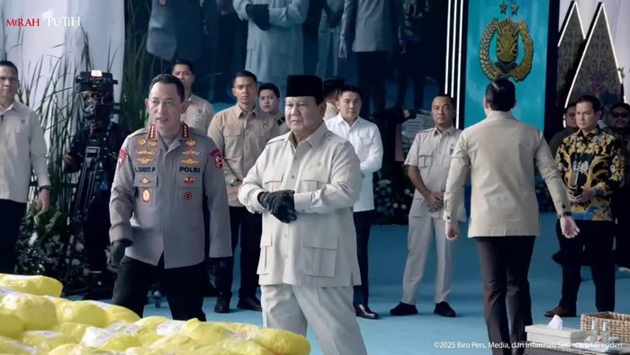 Prabowo Puji Polri: 3 Keputusan Kunci di Hari Pertama Pemerintahan