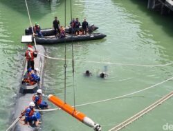 Kapal Selam Tanpa Awak KSOT Uji Tembak di Laut Surabaya, Dipantau Prabowo – Update 1