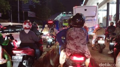 Macet Parah Malam Ini di Jalan Gatot Subroto Semanggi Arah Pancoran: Kenapa Ini Terjadi?