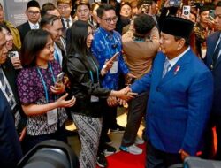 Prabowo Tiba di Gyeongju Korsel, Disambut Ribuan Pelajar-Pekerja Indonesia dengan Antusiasme