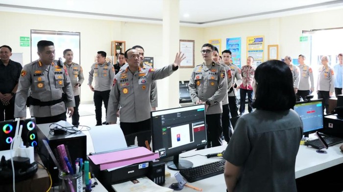 **Wakapolri Tinjau Peningkatan SPKT di Denpasar: Polri Hadir untuk Masyarakat**