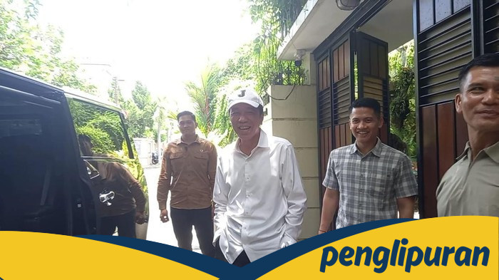 **Topi Inisial J Jokowi, Tanda Pesan Politik Tersembunyi?**