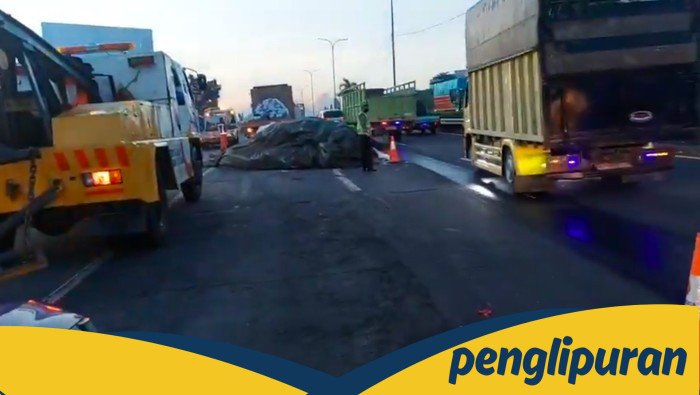 Evakuasi Truk Terguling di Tol JORR Selesai, Lalin Normal Lagi - Update 1